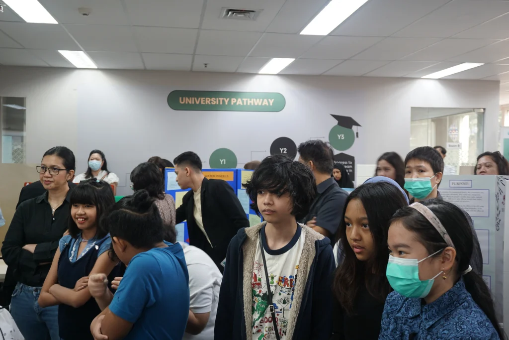What Does Hybrid School Mean? A Modern Solution for Indonesia’s Education Challenges